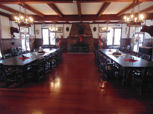 Photo of dining tables at Woodmont Lodge